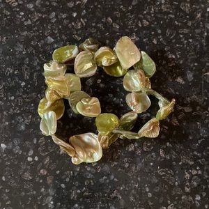 Green beachy stretchy bracelet